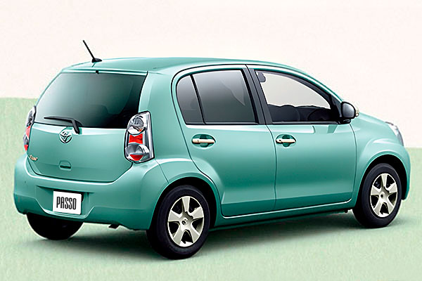 Хэтчбек Тойота Пассо 2 (АС30) дорестайлинговая модификация вид сзади