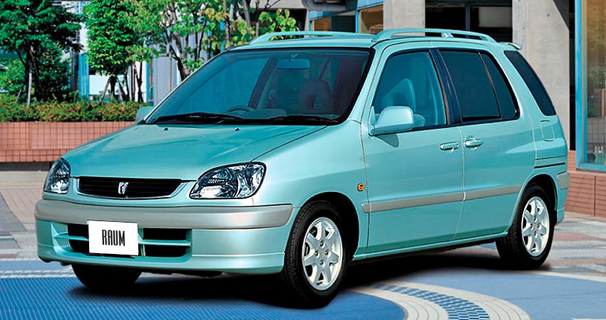Toyota Raum 2000 года