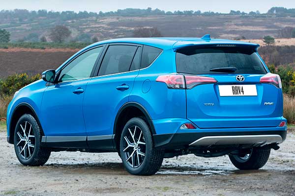 Кроссовер Toyota RAV4 4 (XA40) рестайлинговая версия вид сзади