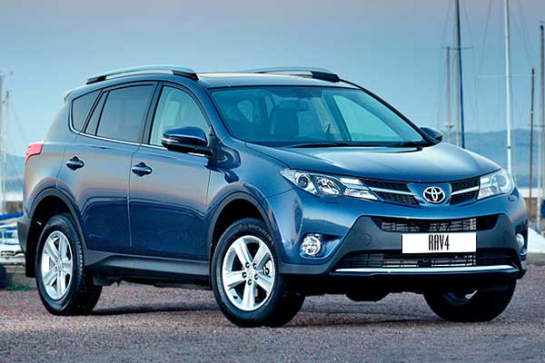 Кроссовер Тойота РАВ4 (ХА40) до рестайлинга вид спереди