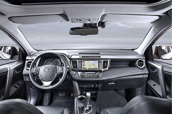 Кроссовер Тойота РАВ4 4 (XA40) до обновления интерьер