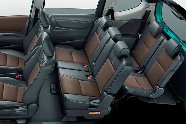 Минивэн Тойота Сиента 2 (XP170) салон рестайлинговая модификация