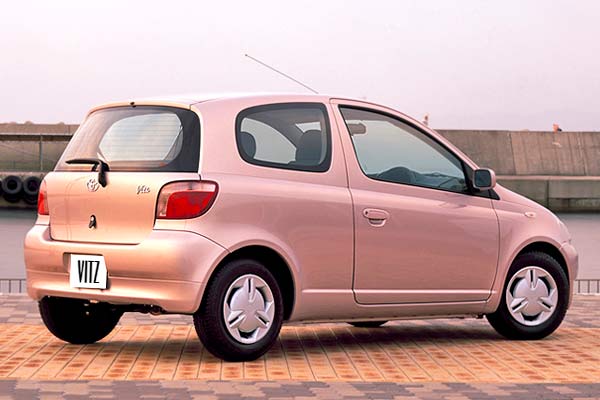 3-дверный hatchback Toyota Vitz JDM 1 (XP10) дорестайлинговая версия вид сзади