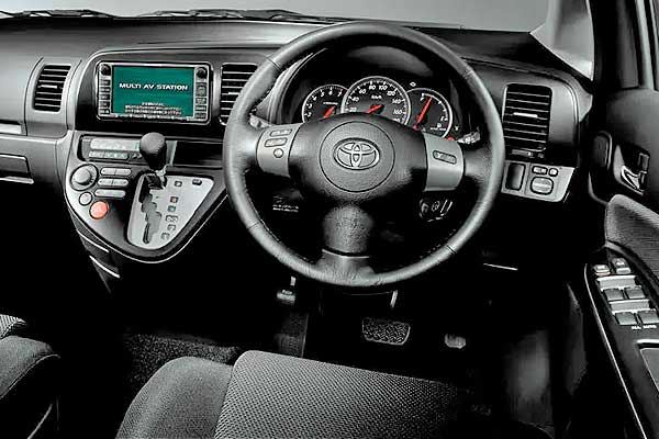 Минивэн Тойота Виш 1 (АЕ10) до обновления интерьер торпедо