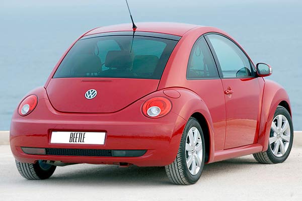 Hatchback Volkswagen Beetle A4 9C рестайлинг вид сзади