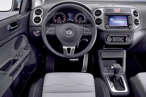 Компактвэн VW Golf Plus 1 5M рестайлинг торпедо