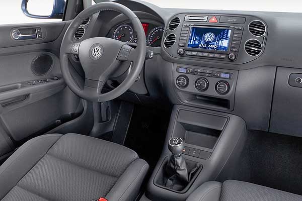 Компактвэн VW Golf Plus I (5M) дорестайлинговая модификация салон