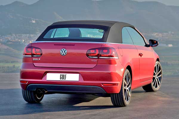 Кабриолет Volkswagen Golf 6 (5K) вид сзади