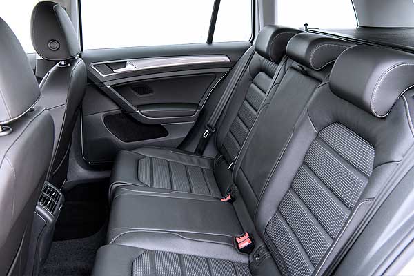 Универсал Фольксваген Гольф 7 Оллтрек (BA) рестайлинговая модификация интерьер