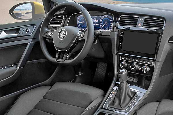 Hatchback VW Golf VII (5G) дорестайлинговая модификация интерьер