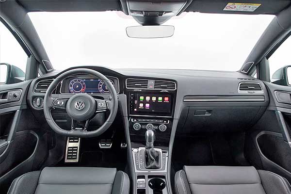 Hatchback VW Golf VII (5G) после обновления интерьер