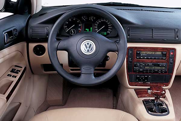 Седан VW Passat V (3B) дорестайлинговая модификация интерьер
