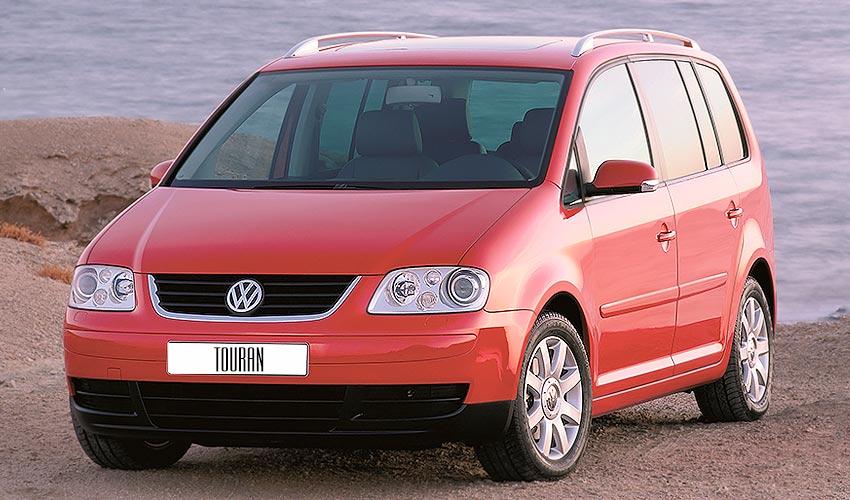 Volkswagen Touran 2004 года с бензиновым двигателем 1.6 литра