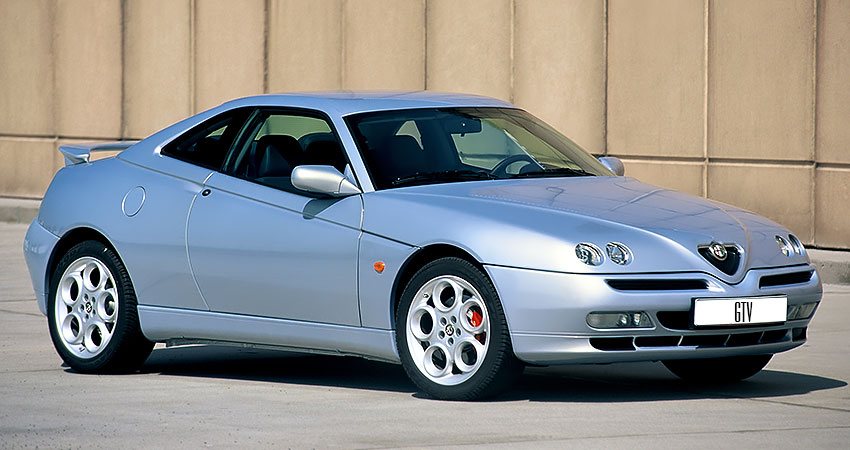 Alfa Romeo GTV с бензиновым двигателем 3.0 литра 2001 года