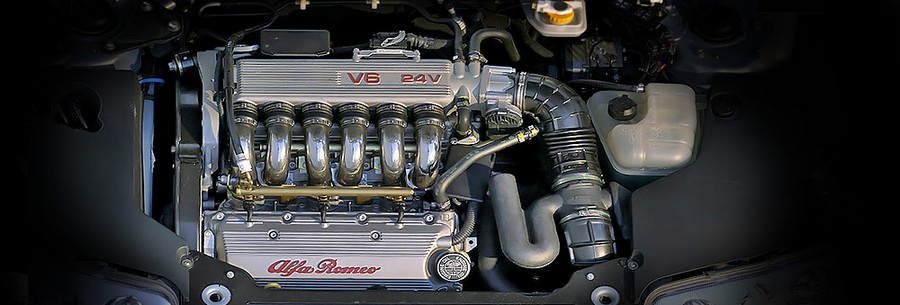 3.0-литровый бензиновый силовой агрегат Alfa Romeo AR16105 под капотом Альфа Ромео GTV.