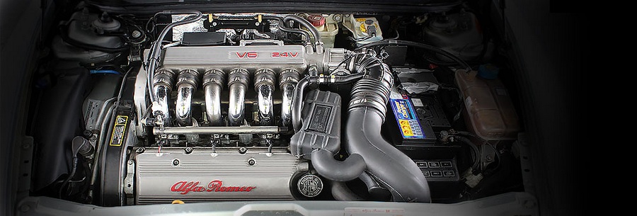 2.5-литровый бензиновый силовой агрегат Alfa Romeo AR32405 под капотом Альфа Ромео 156.