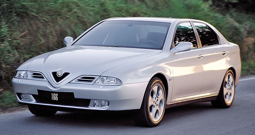 Alfa Romeo 166 с бензиновым двигателем 2.0 литра 2000 года
