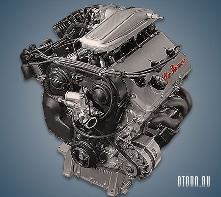 Двигатель Alfa Romeo Busso V6 2.5 литра вид сбоку.