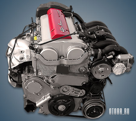Двигатель Alfa Romeo JTS 2.2 литра вид сбоку.