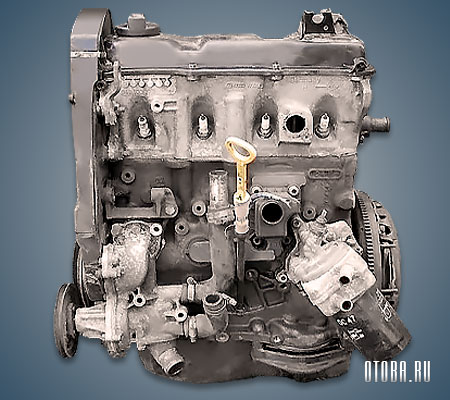 2.0-литровый бензиновый мотор Audi AAD вид сзади.