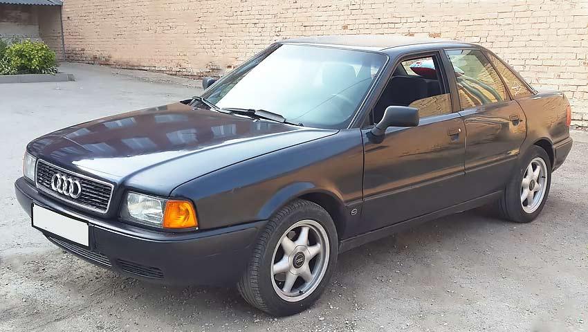 Audi 80 с бензиновым двигателем 2.0 литра 1992 года