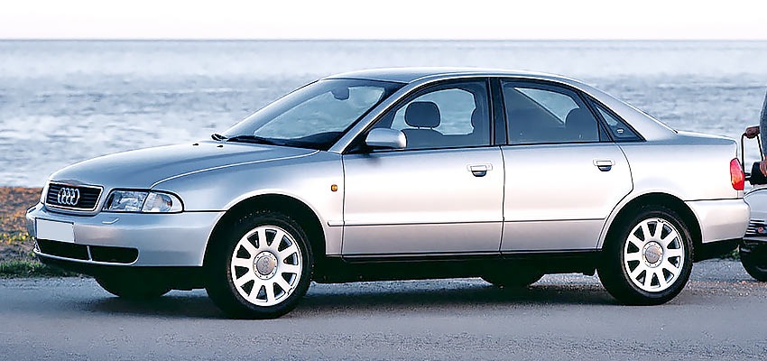 Audi A4 1996 года с бензиновым двигателем 1.8 литра