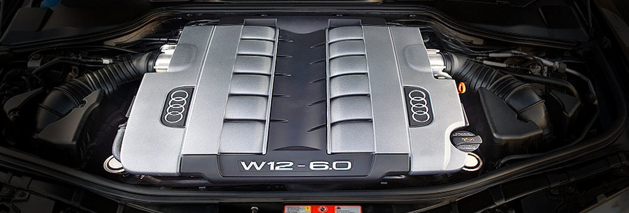 6.0-литровый бензиновый силовой агрегат Audi BHT под капотом Ауди A8L.