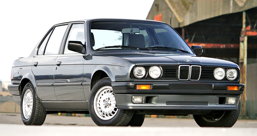 BMW 316i с бензиновым двигателем 1.6 литра 1990 года