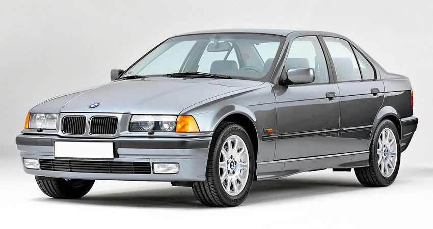 BMW 318i с бензиновым двигателем 1.6 литра 1996 года