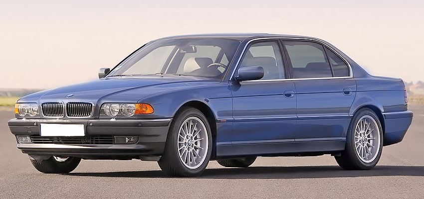 BMW 740i 2000 года с бензиновым двигателем 3.5 литра