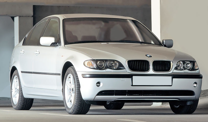 BMW 318i 2002 года с бензиновым двигателем 1.8 литра