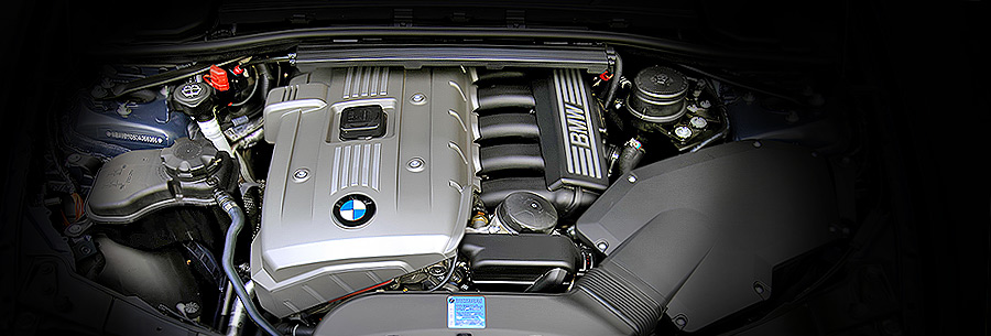 3.0-литровый бензиновый силовой агрегат БМВ N52 под капотом BMW 330i.