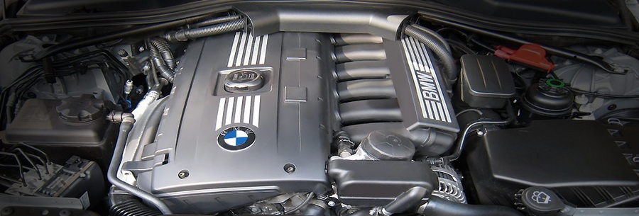 2.5 - 3.0-литровый бензиновый силовой агрегат БМВ N53 под капотом BMW 530i.