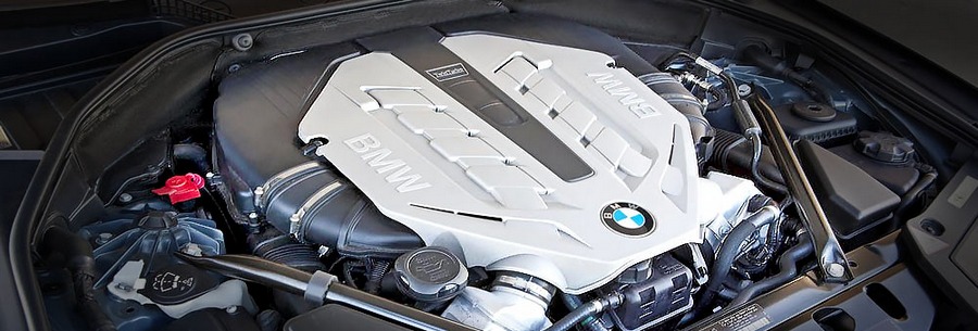 4.0-4.4 литровый бензиновый силовой агрегат БМВ N63 под капотом BMW 750i.