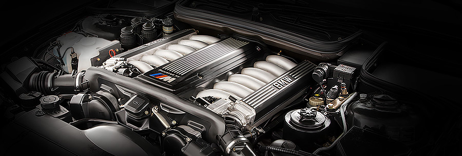 5.6-литровый бензиновый силовой агрегат БМВ S70 под капотом BMW 850 CSi