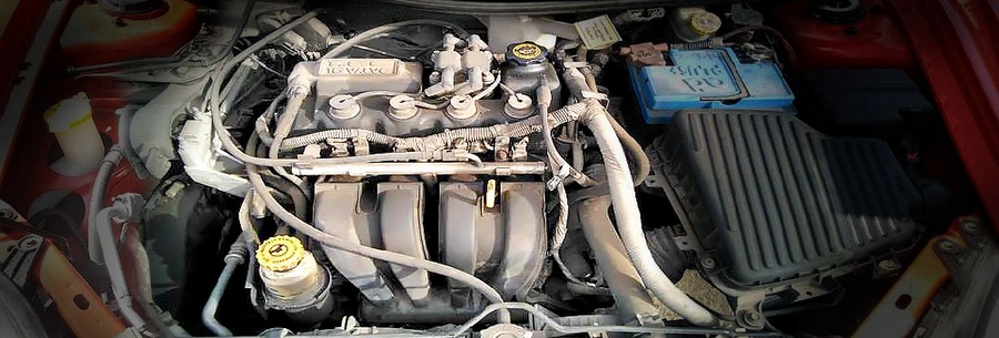 1.6-литровый бензиновый силовой агрегат Chrysler EJD под капотом Крайслер Неон.