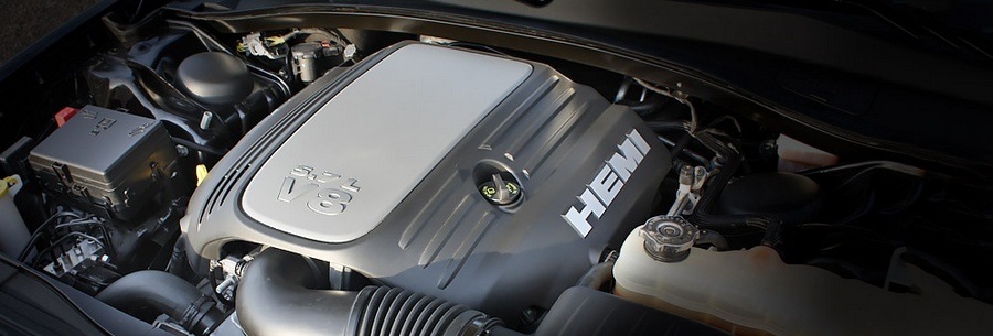 5.7-литровый бензиновый силовой агрегат Chrysler EZB под капотом Крайслер 300C.