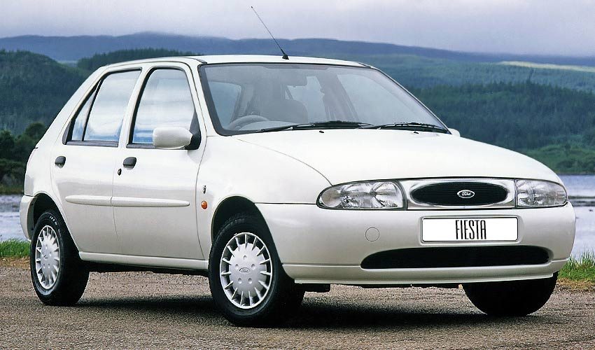 Ford Fiesta с бензиновым двигателем 1.3 литра 1999 года