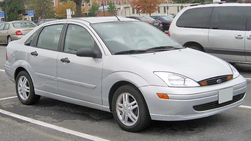 Ford Focus с бензиновым двигателем 2.0 литра 2000 года