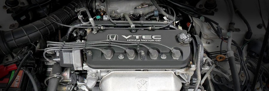 1.8-литровый бензиновый силовой агрегат Honda F18B под капотом Хонда Аккорд.