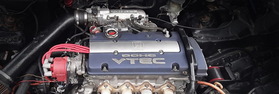2.0-литровый бензиновый силовой агрегат Honda F20B под капотом Хонда Аккорд.