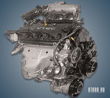 2.2-литровый бензиновый мотор  Хонда F22B вид сзади.