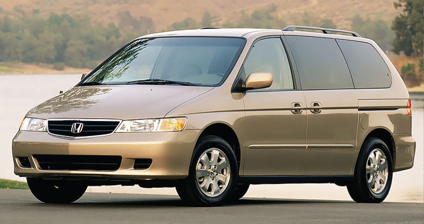 Honda Odyssey 2000 года с бензиновым двигателем 2.3 литра