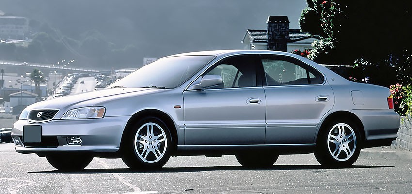 Honda Saber 1999 года с бензиновым двигателем 2.5 литра