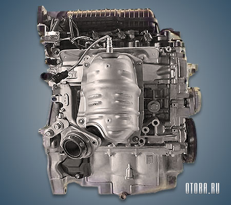 1.3-литровый бензиновый мотор Хонда L13A вид сзади.