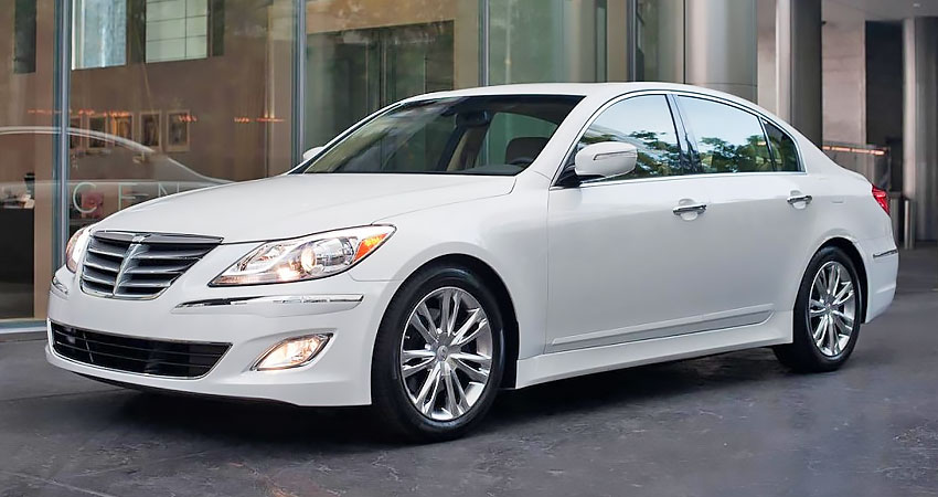 Hyundai Genesis с бензиновым двигателем 5.0 литра 2012 года