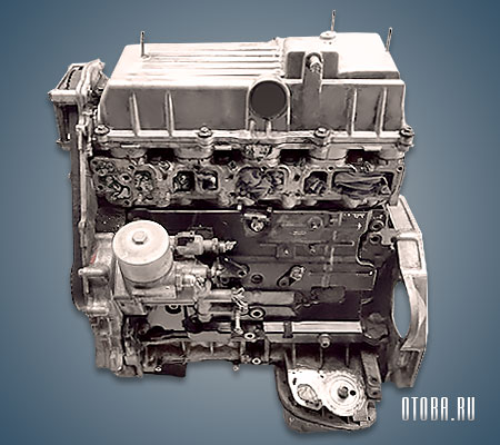 Мотор Isuzu 4JX1 вид сзади.