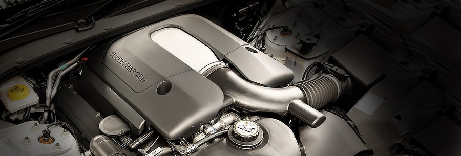 4.2-литровый бензиновый силовой агрегат Jaguar AJ33S под капотом Ягуар S-Type R.