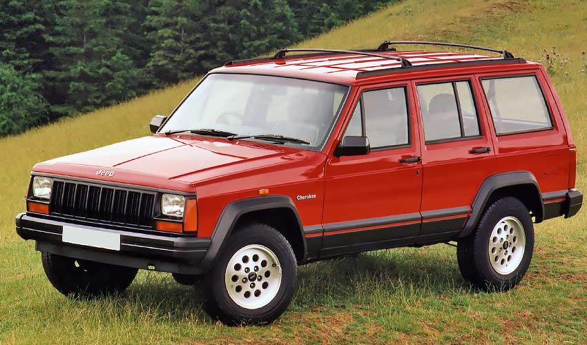 Jeep Cherokee 1995 года с бензиновым двигателем 2.5 литра