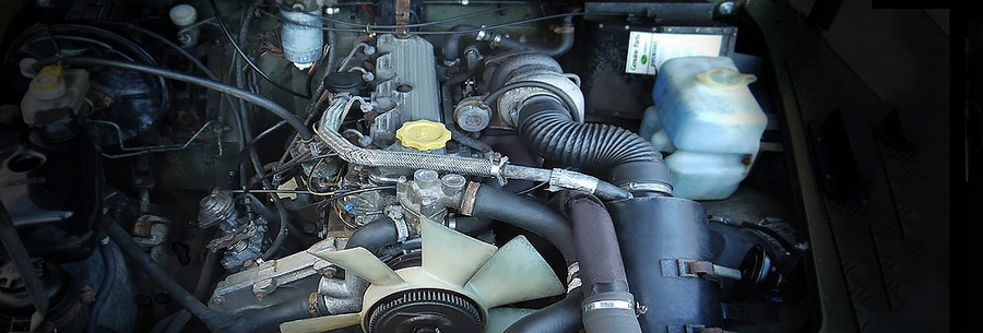 2.5-литровый дизельный силовой агрегат Land Rover 200Tdi под капотом Рендж Ровер Дефендер.